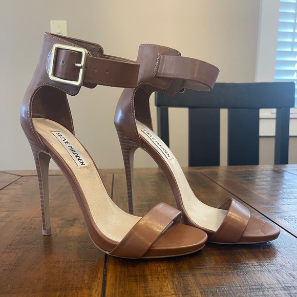 STEVE MADDEN HEELS size 7 - Picture 1 of 3